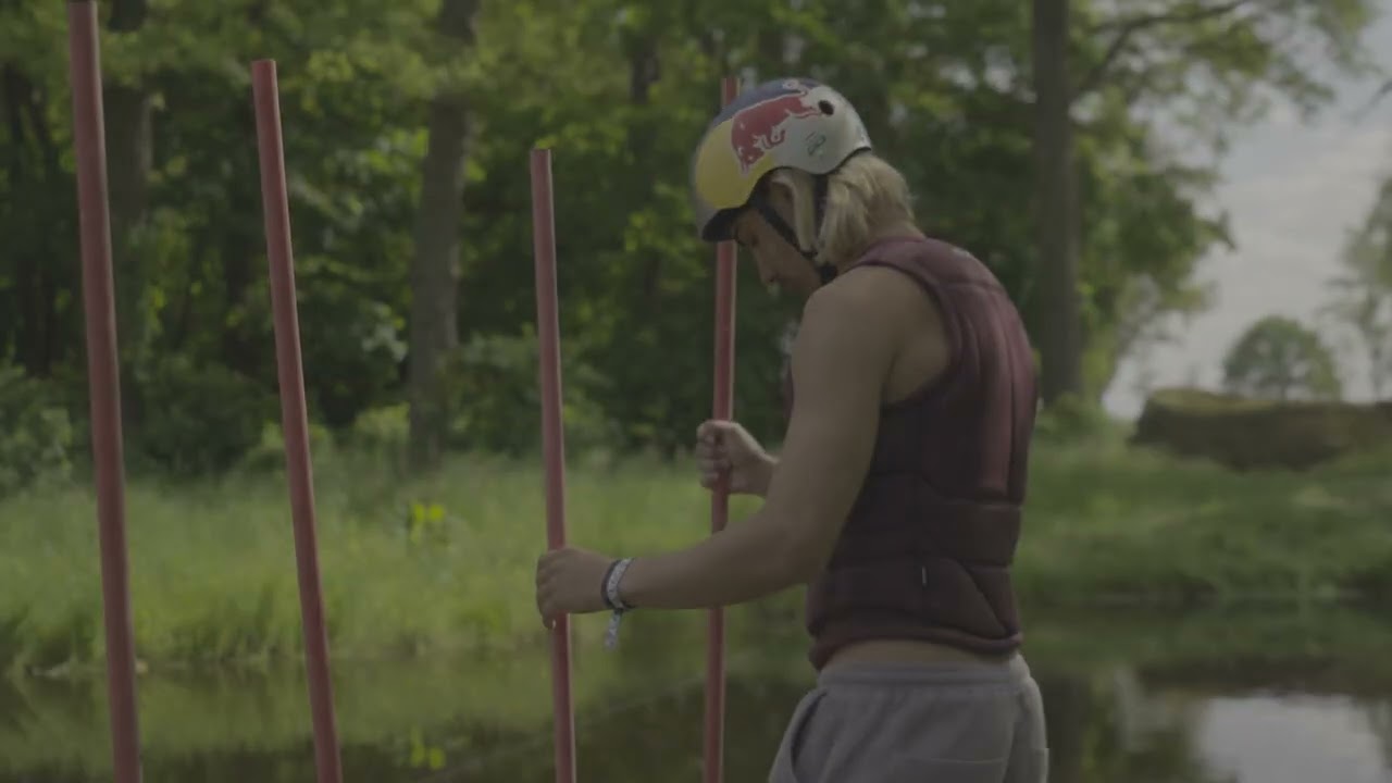 Video: Follow Capiva Impact Vest - Plum