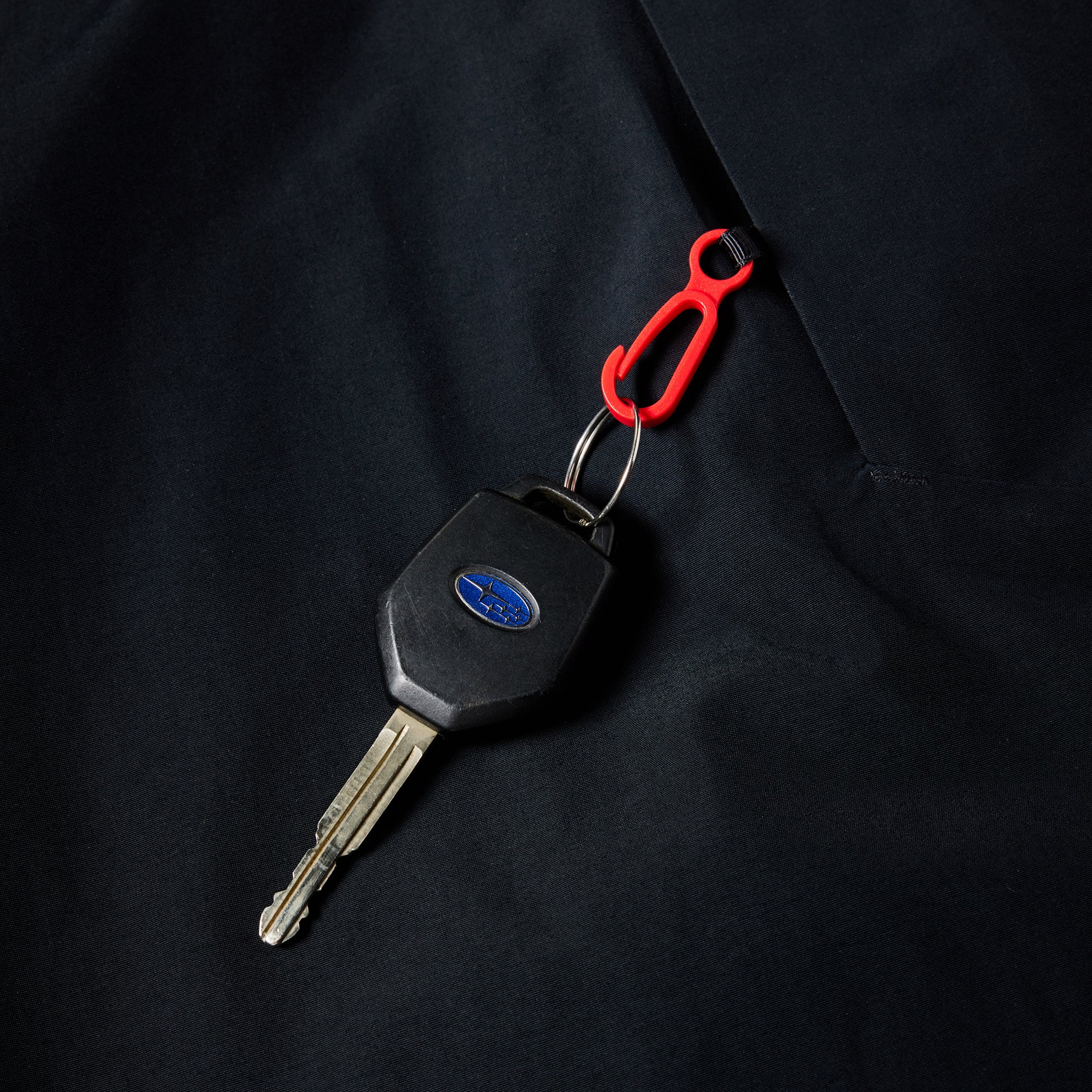 The 686 Black Magic insulated bib in black has an elastic waistband with a silver buckle on the front view.