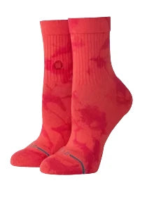 Stance Women's Dye Namic Quarter Sock 2024 - A pair of women's quarter-length socks in a vibrant coral color with a subtle, darker coral pattern and teal accents on the heel and toe.