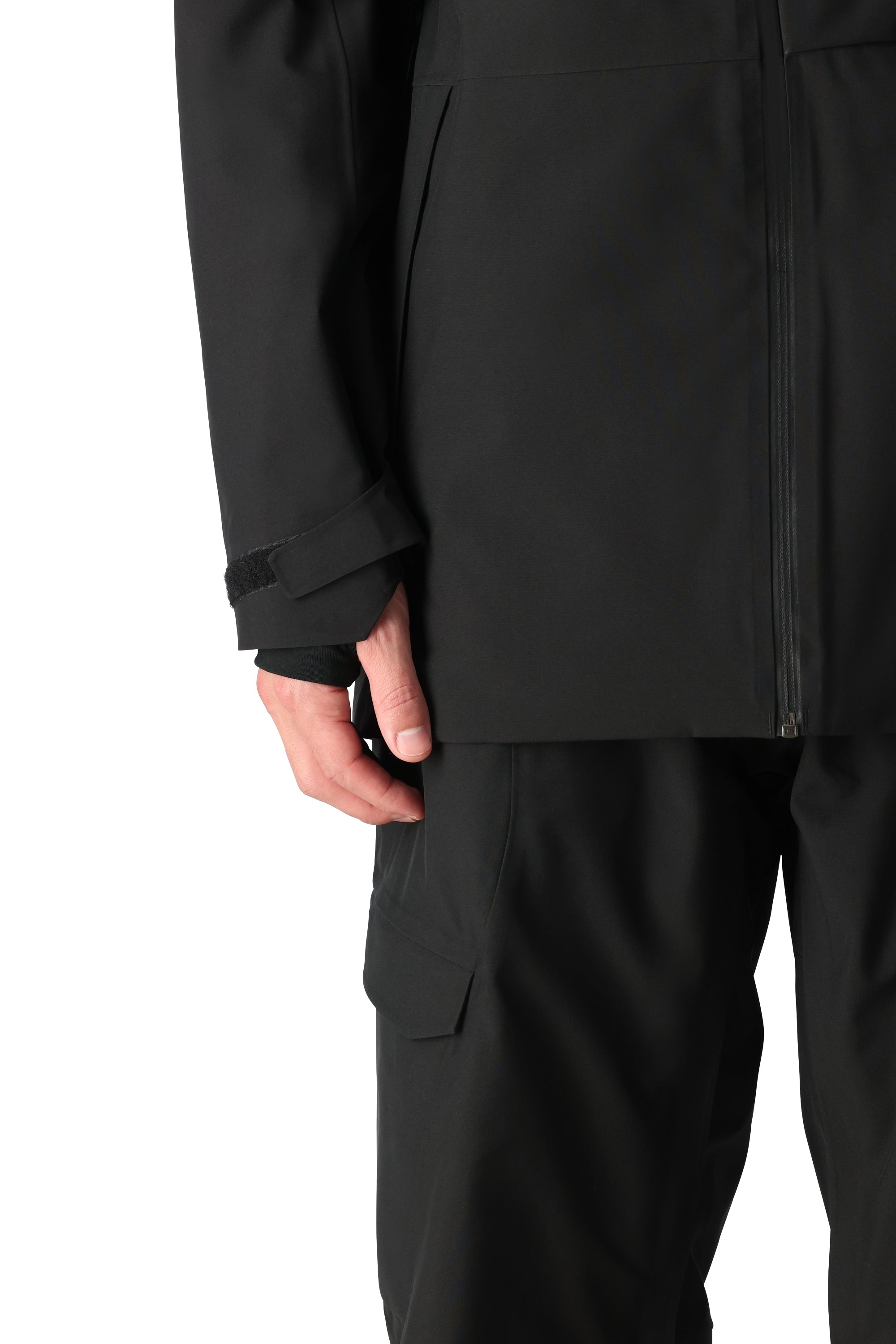 The 686 Hydra Thermagraph Jacket 2025 is primarily black with a black zipper and a collar.