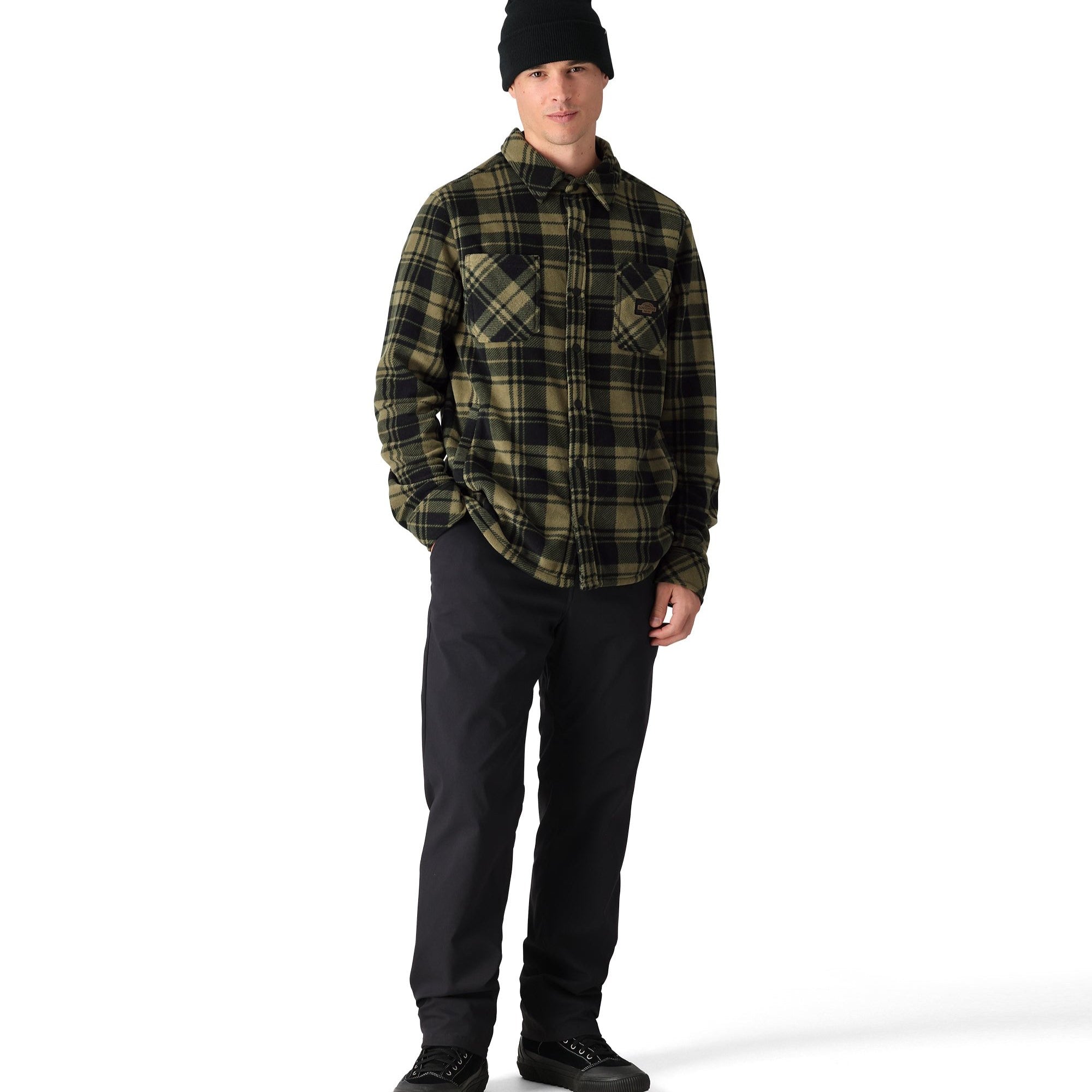 The 686 Sierra Fleece Flannel 2025 in green and black plaid features two chest pockets with flap closures.