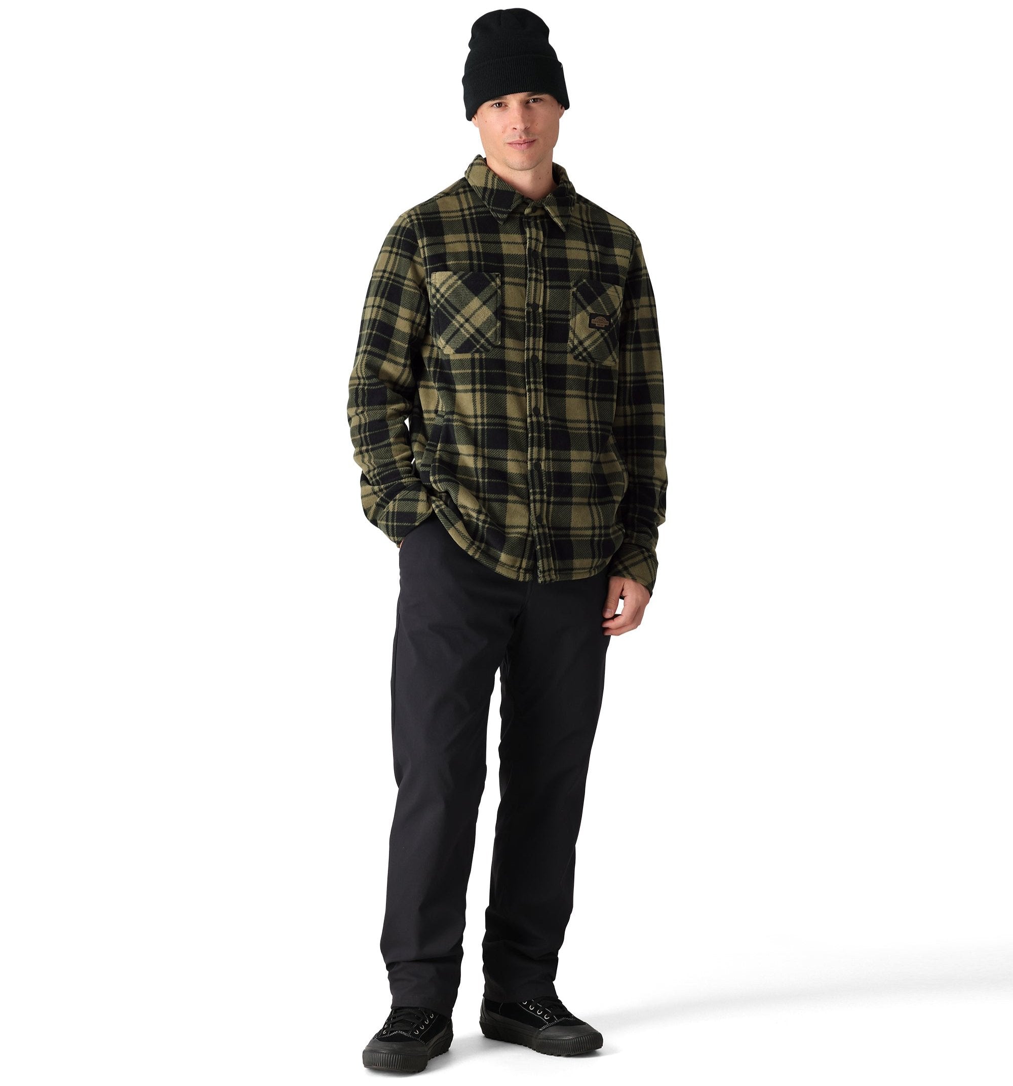 The 686 Sierra Fleece Flannel 2025 in green and black plaid features two chest pockets with flap closures.
