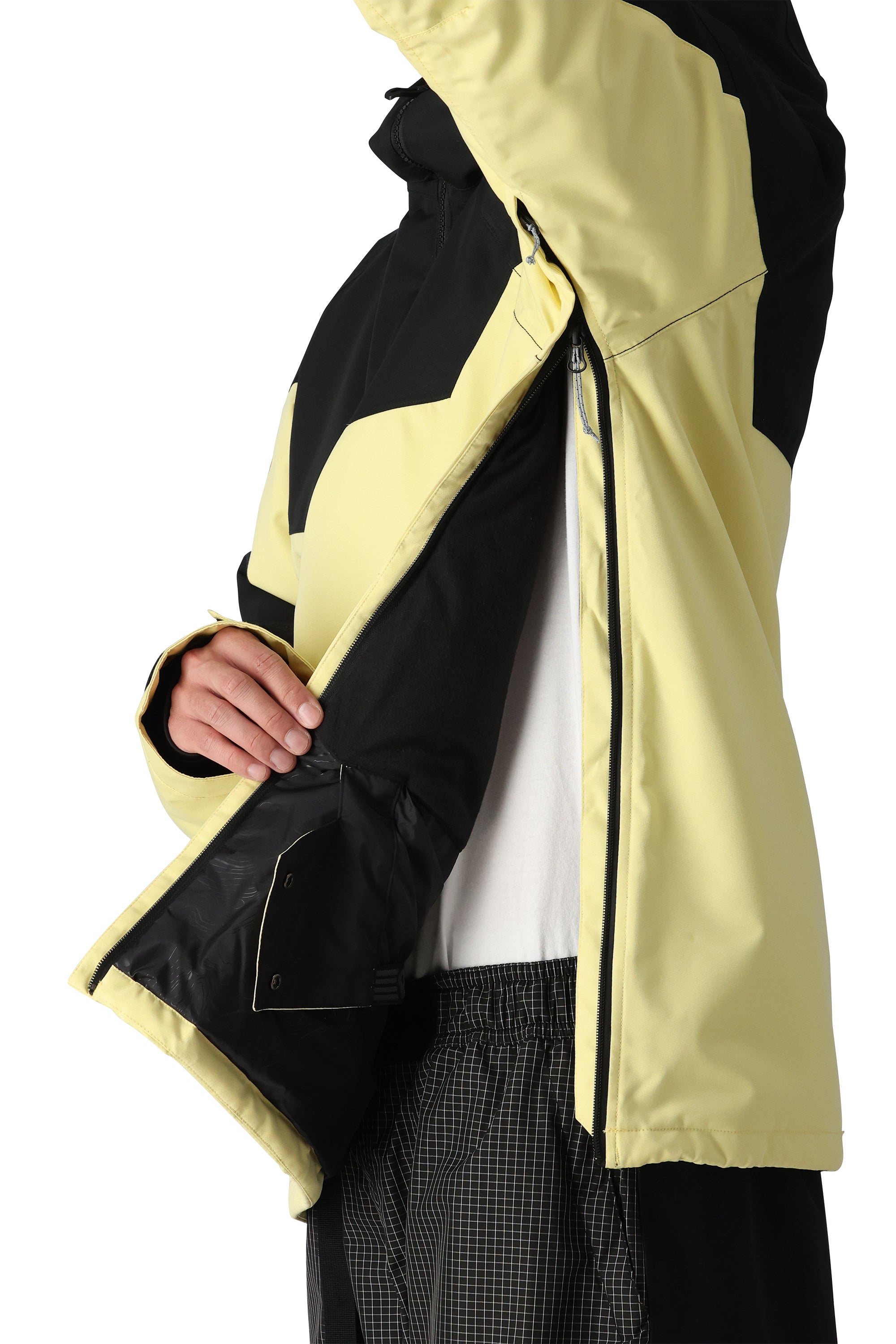 The 686 Renewal Insulated Anorak Jacket has a black body with pale yellow accents and a hood.