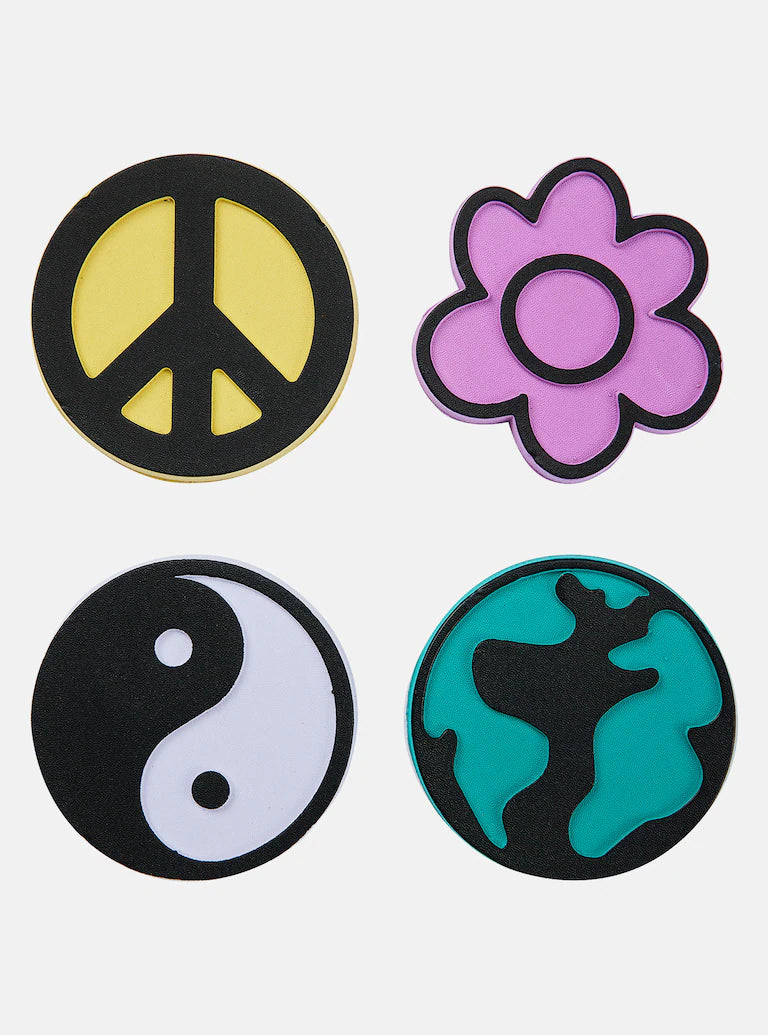 Burton Foam Mat Stomp Pad 2024 - A black foam mat with a circular shape and a central hole, featuring a white "B" logo on its surface.