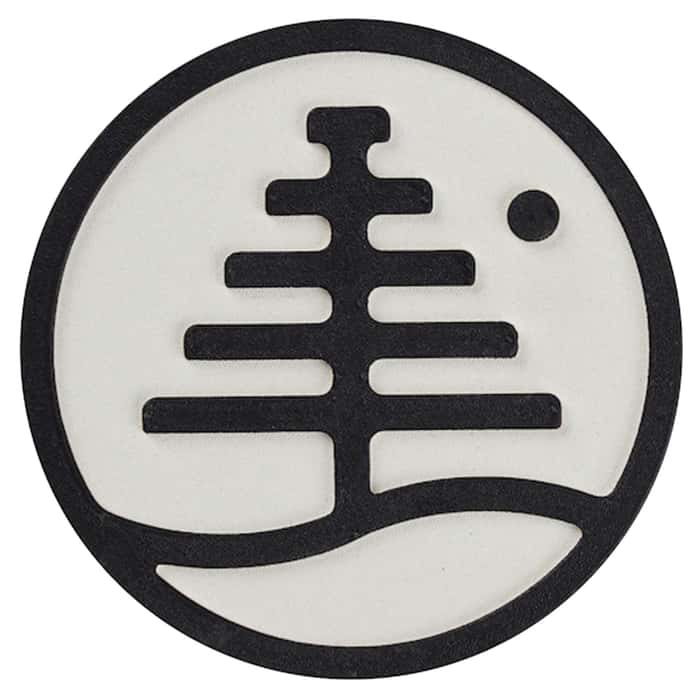 Burton Foam Stomp Pad 2025 - A round, black foam pad with a rectangular shape and a small circular logo in the top-right corner.