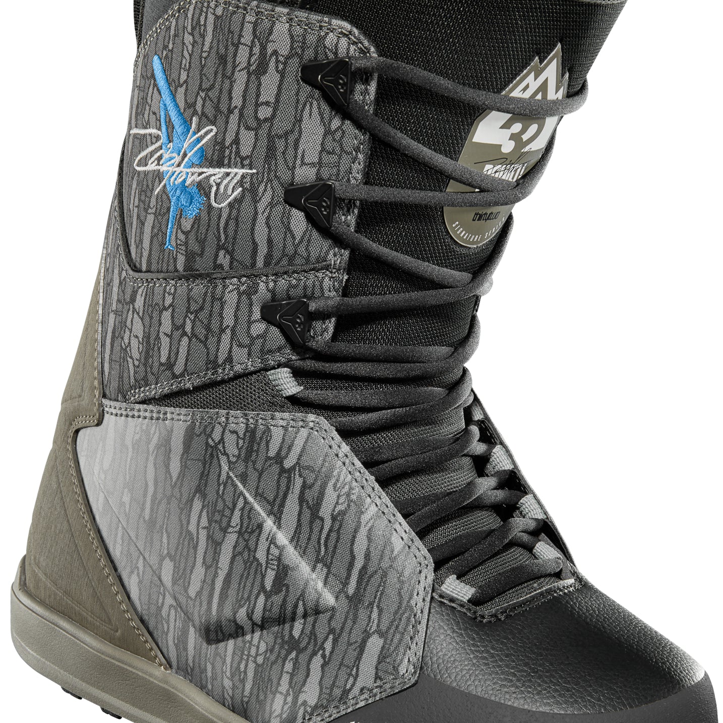 ThirtyTwo Lashed x Powell Snowboard Boot 2025 - A black and white snowboard boot with a blue logo on the side, featuring a textured pattern.