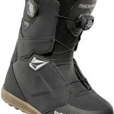 ThirtyTwo Lashed Double BOA X Volcom Snowboard Boot 2025 - Black snowboard boots with a white logo on the side and a silver BOA dial on top.