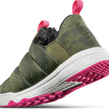 ThirtyTwo Lounger X B4BC Shoe 2025 - A green and black shoe with a fuzzy gray interior, featuring pink laces and a white sole.