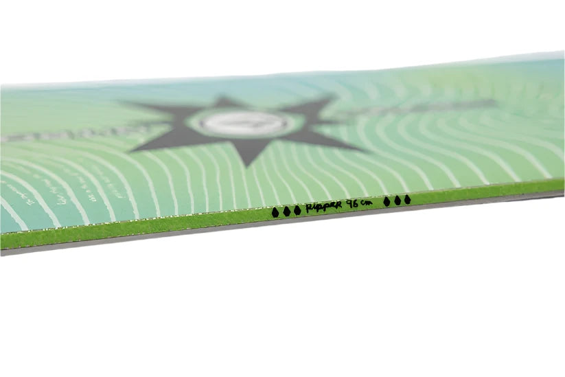 Nitro Kid's Ripper x Volcom Snowboard 2025 - A green snowboard with a black star graphic and white stripes on top of it.