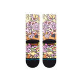 SNAKIN SCOOBS KDS CREW 2024 - A pair of crew socks with a cartoon Scooby-Doo design in shades of brown and tan, featuring a pattern of flowers and leaves.