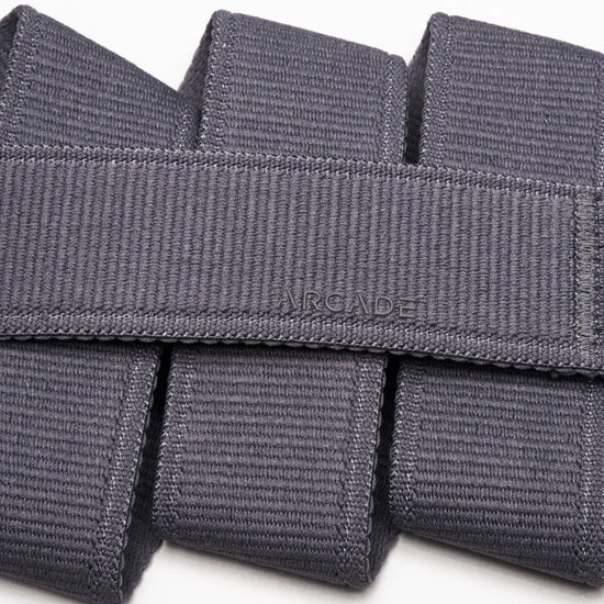 Arcade Atlas Stretch Belt 2025 - Gray stretch belt with a repeating pattern of small white dots and thin gray stripes.