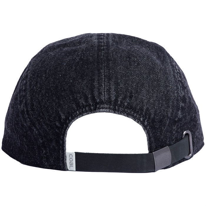 EDISON 5 PANEL CAP 2023 - Black baseball cap with a flat brim and five panels on the crown, featuring an adjustable strap at the back.