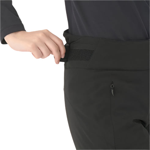 Descente Women's Giselle Insulated Pant 2025 - Black insulated ski pants with a zippered pocket on the side.