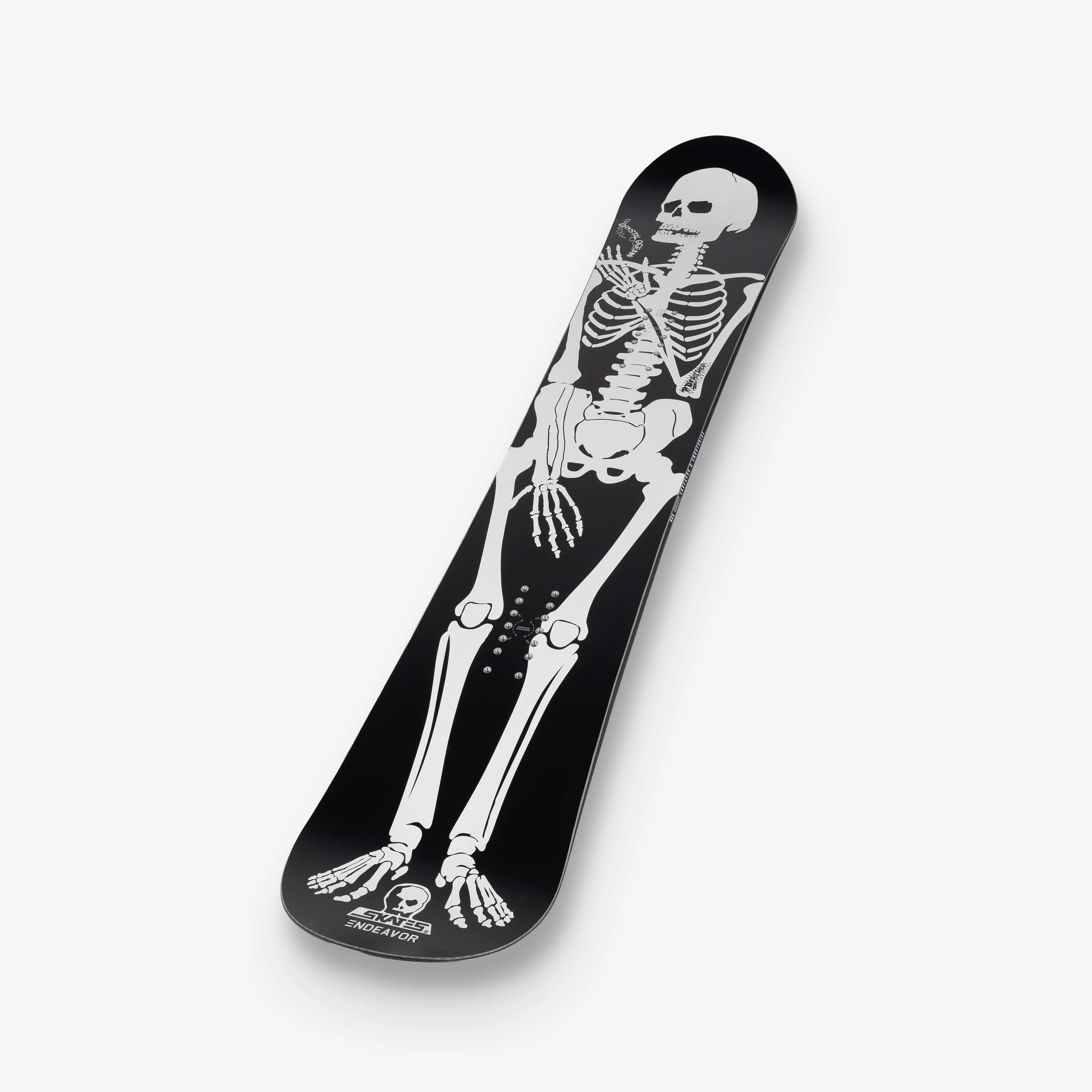 Endeavor Skull Skates Snowboard 2025 - A black snowboard with a white skull graphic on top of a mountainous landscape.
