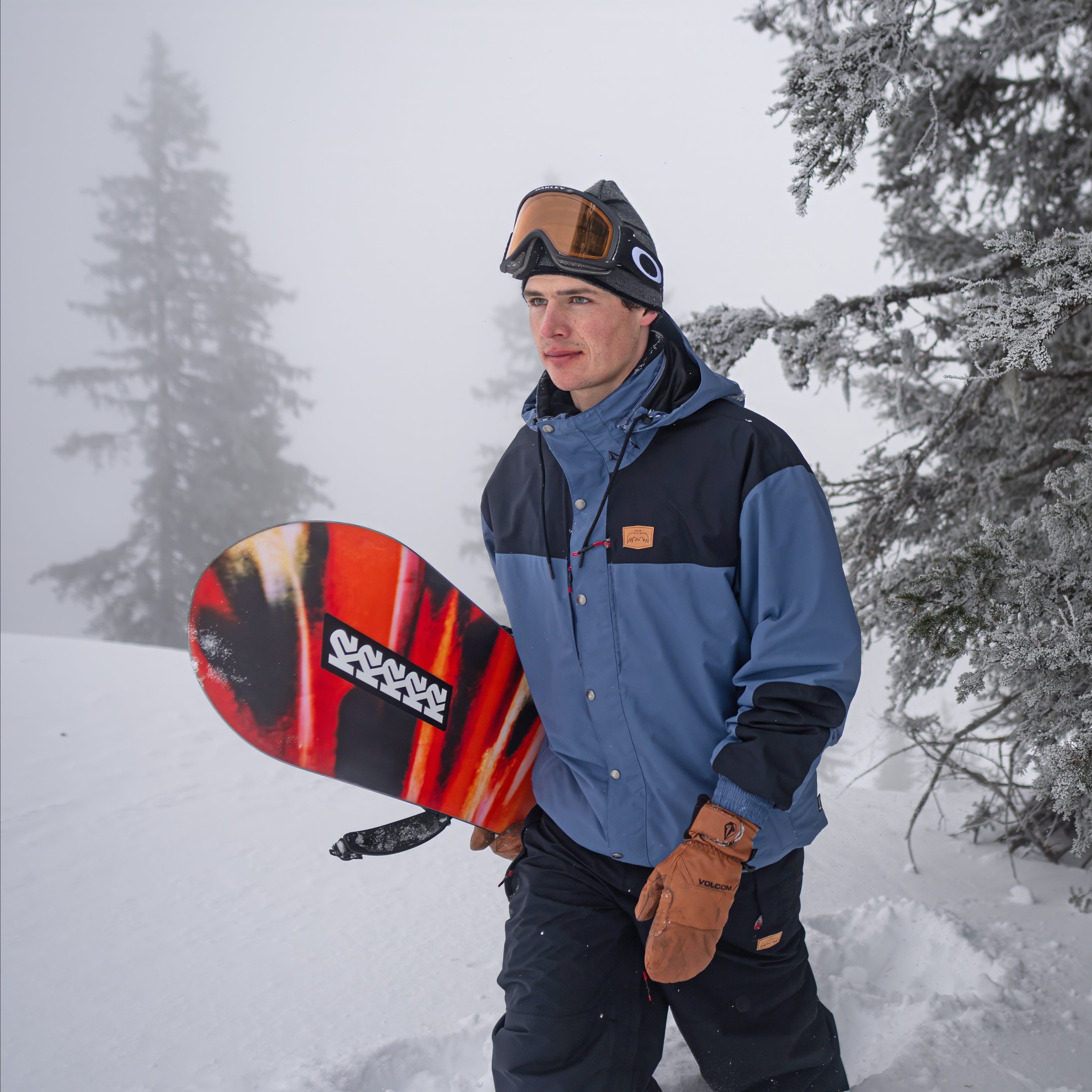 Volcom Longo GORE-TEX Jacket 2025 - A blue and black jacket with a hood, featuring a brown leather patch on the chest.