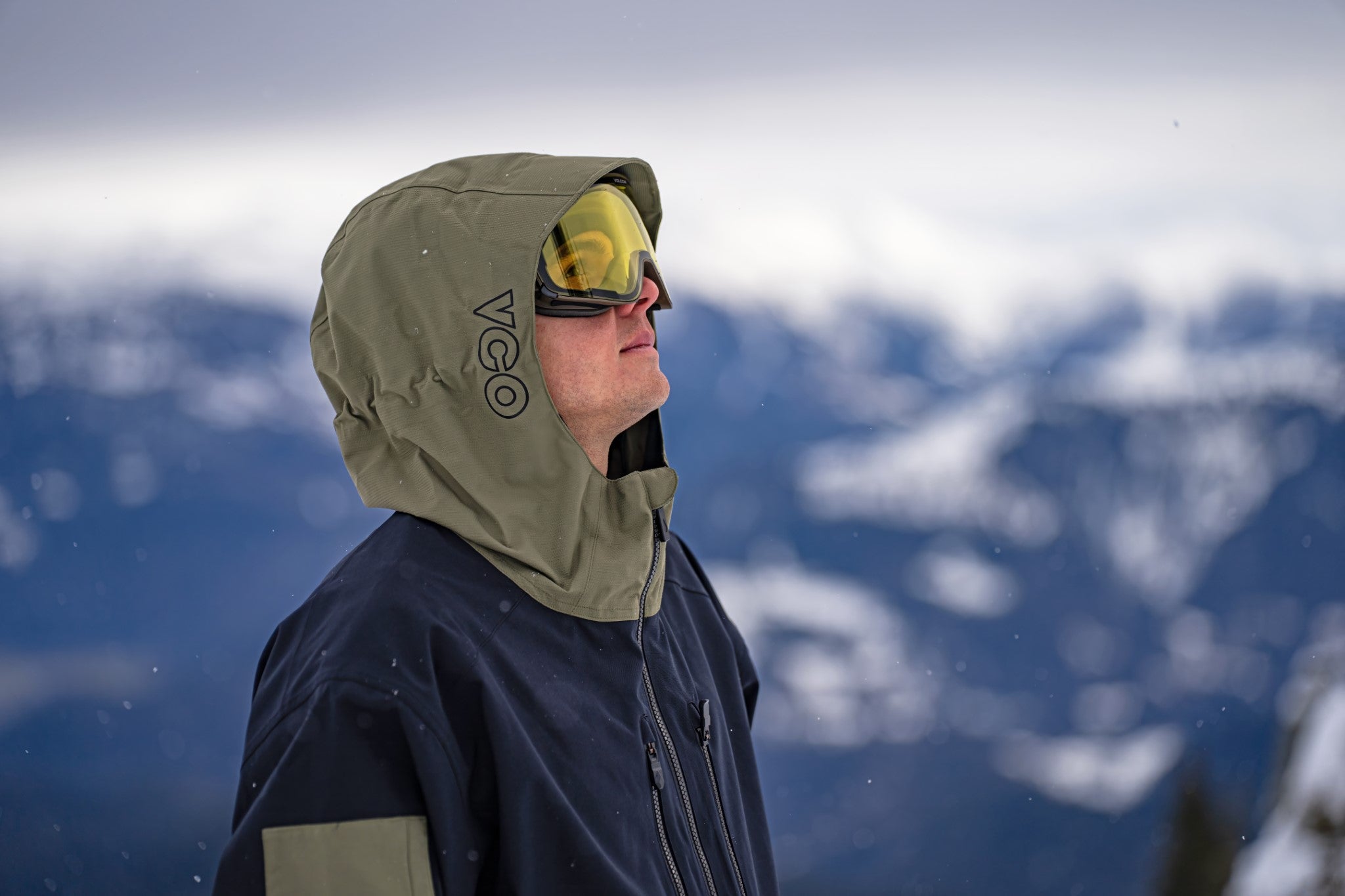 Volcom V.CO WFO Shell Jacket 2025 - A dark blue jacket with a hood, featuring a black zipper and a small logo on the left chest.