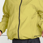 Yellow 3L 20K ski jacket close-up with center zip and wind flap