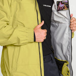 Yellow 3L 20K ski jacket interior with Volcom logo patch and zip opening