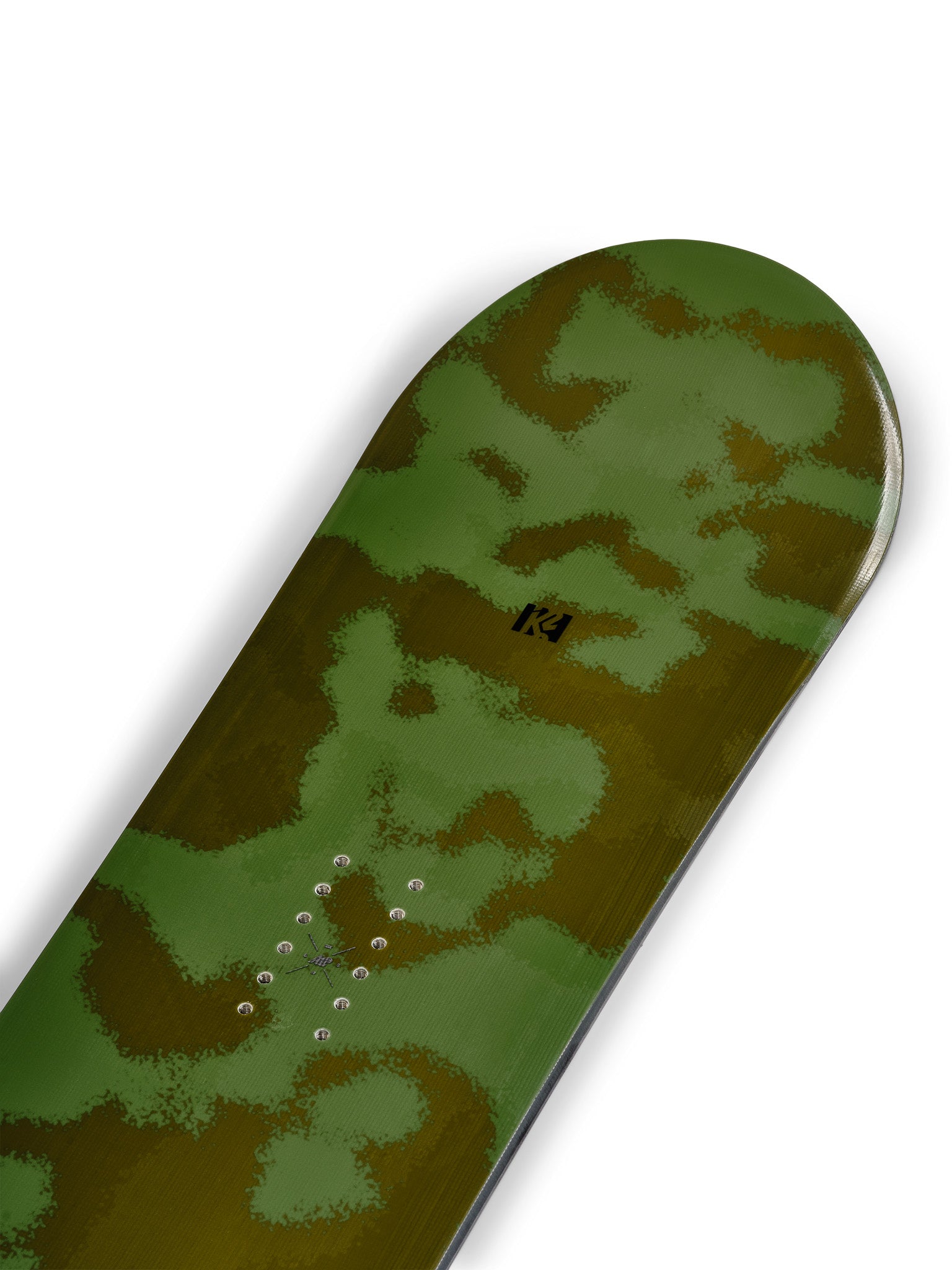 K2 Standard 2025 snowboard features a green and black camouflage design.