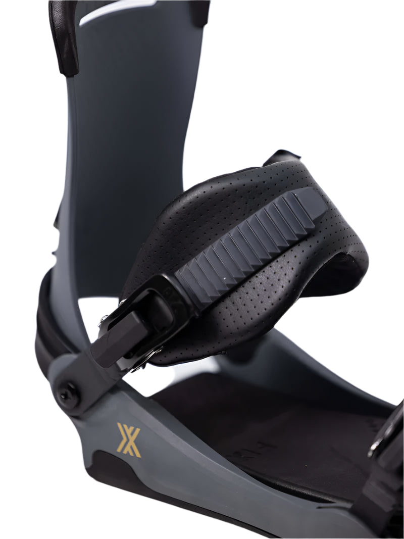 Fix Yale Snowboard Binding 2024 - Black snowboard bindings with a sleek, modern design and silver buckles.