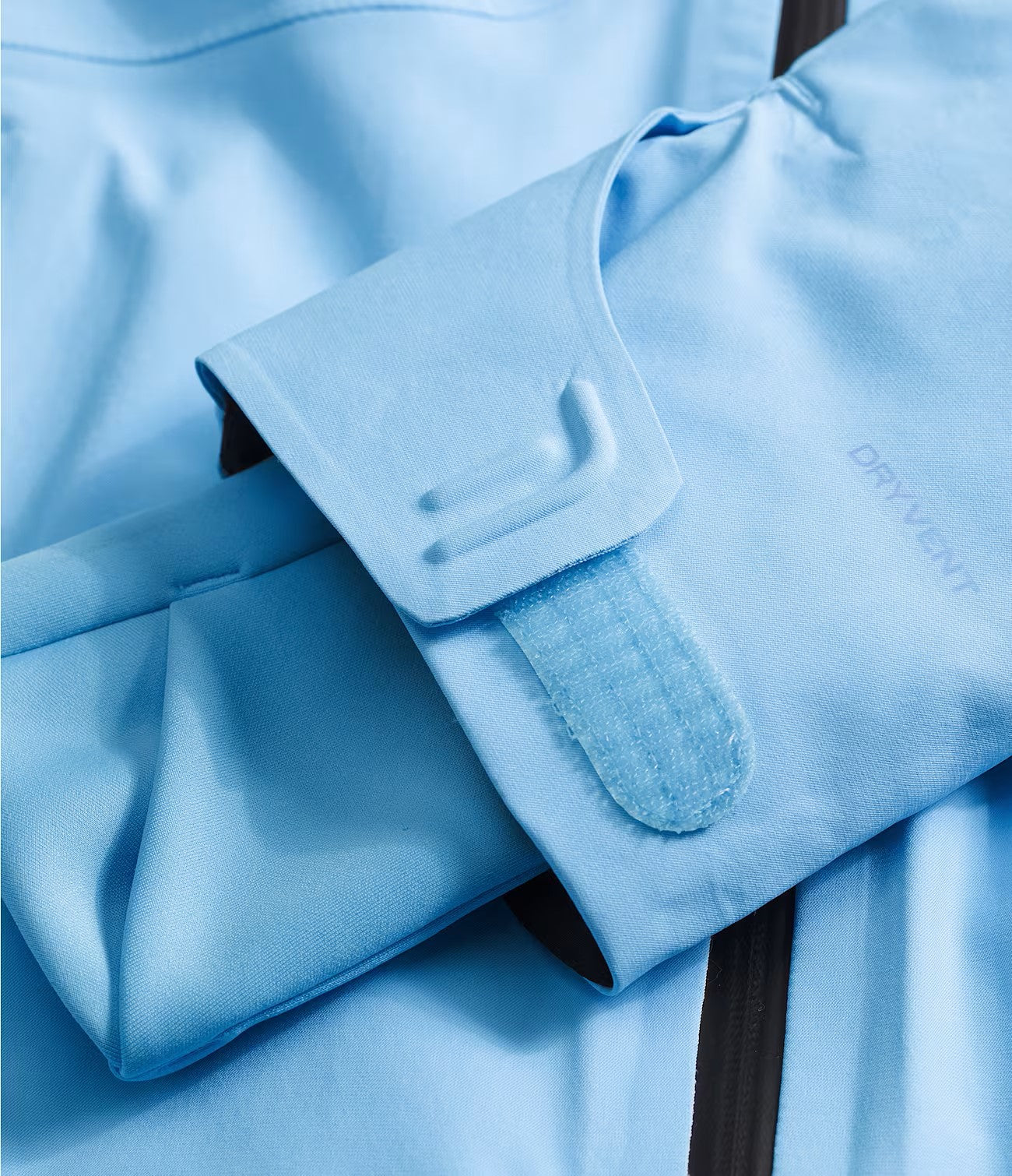 North Face Women's Lenado Insulated Jacket - A light blue jacket with a black zipper and two zippered pockets on either side of the waist.