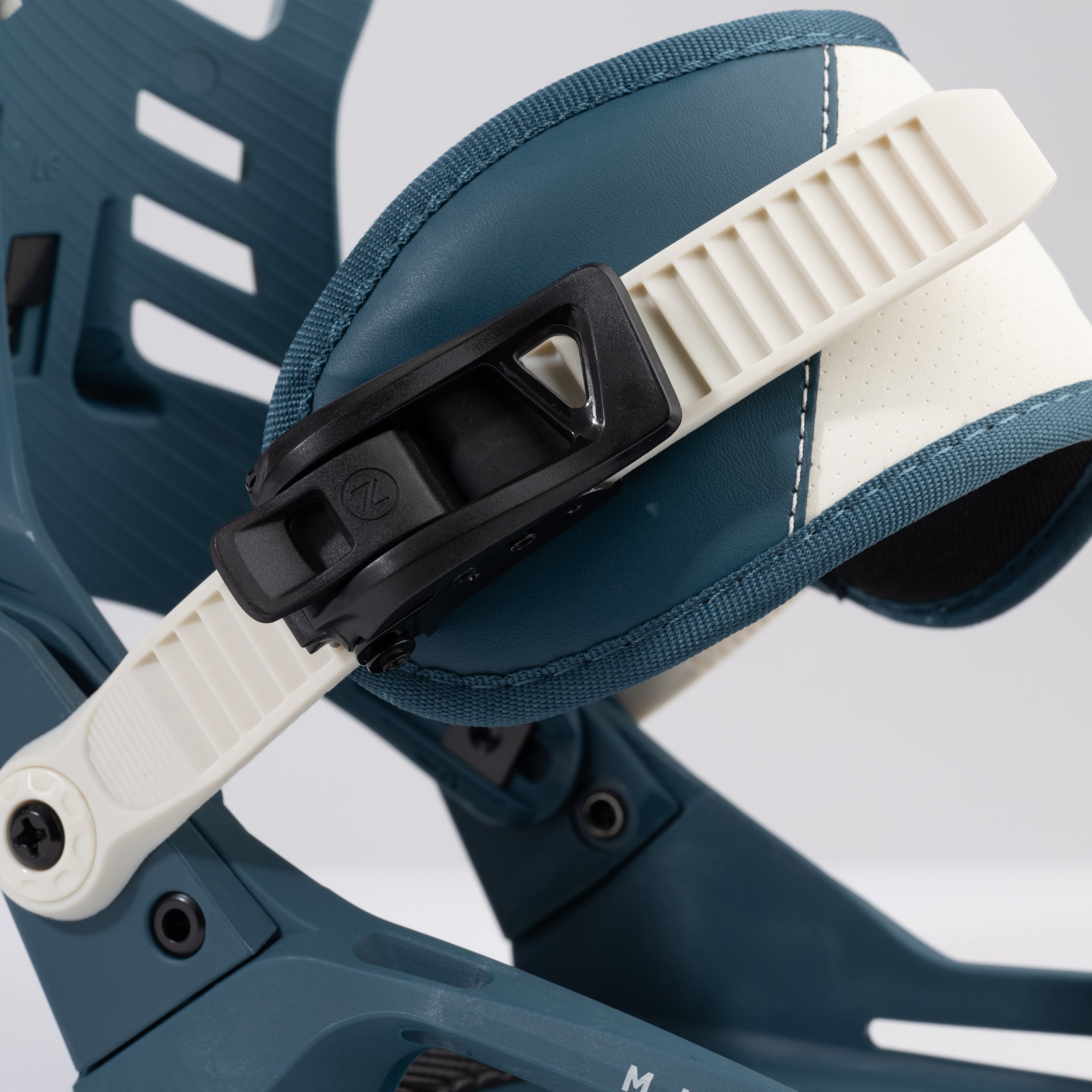 Nidecker Muon-X Bindings 2025 - A pair of dark blue bindings with white accents and a black strap.