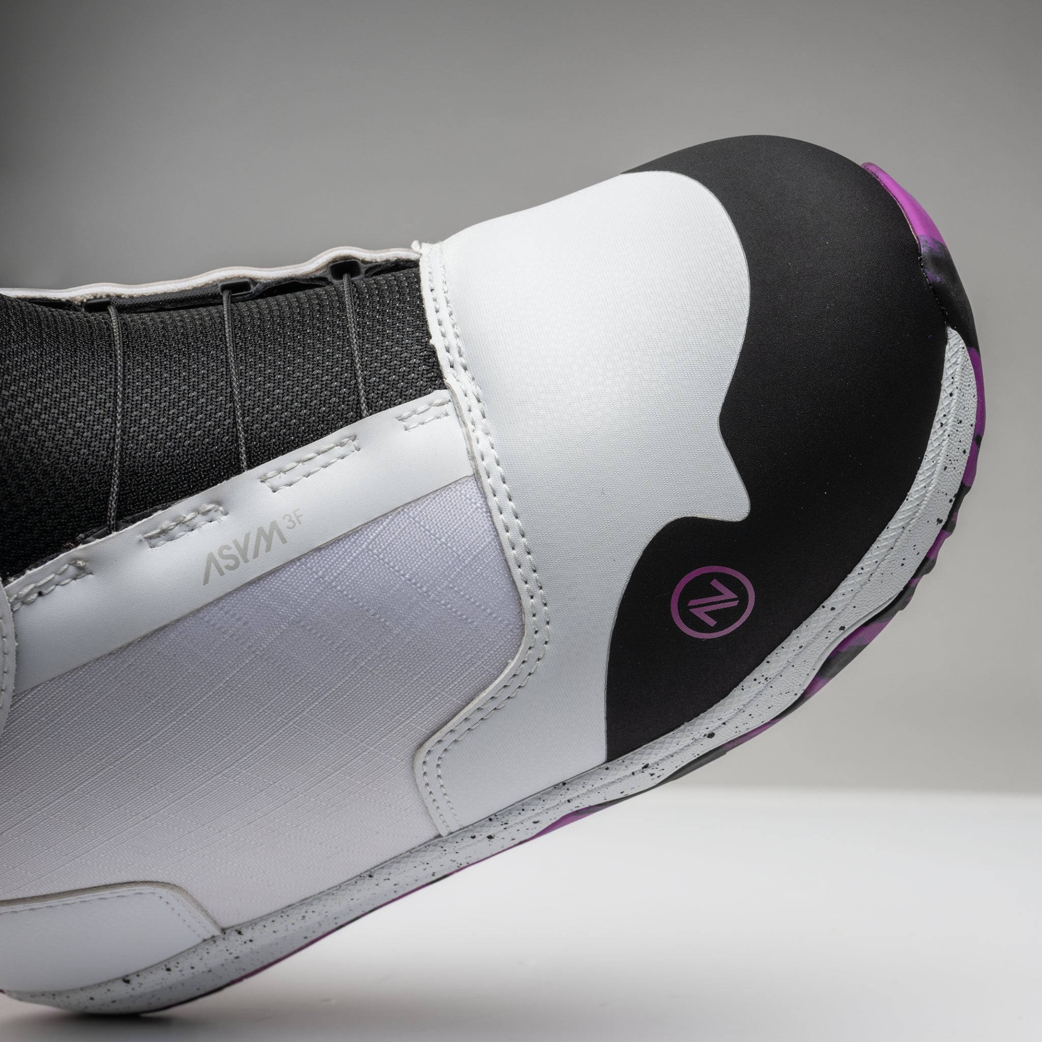 Nidecker Rift Women's Snowboard Boots 2025 - A pair of snowboard boots with a predominantly white upper and purple accents on the heel and toe.