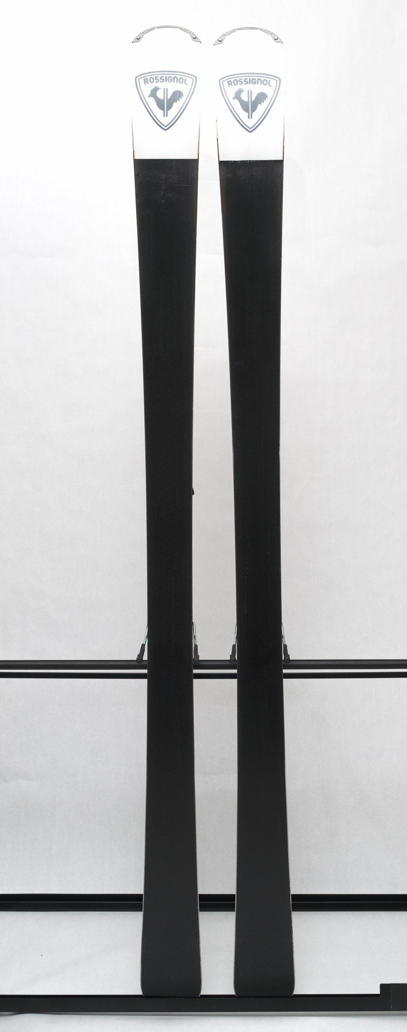 USED - Rossignol Experience 86Ti with SPX12 Bindings - A pair of skis with a white top and black bottom, featuring a distinctive "Rossignol" logo on the tip.