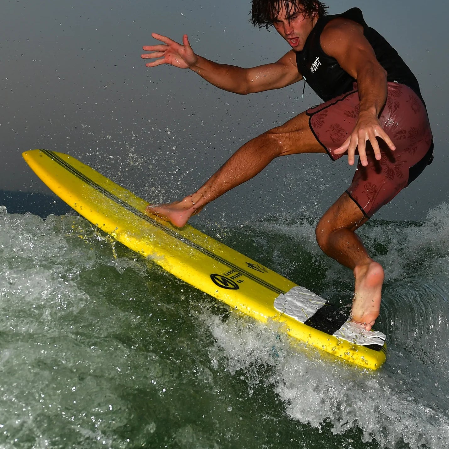 Kanuk Burnsy Pro Wakesurf 2024 - A black wakesurfer with a white logo on the top deck and a white fin at the back.