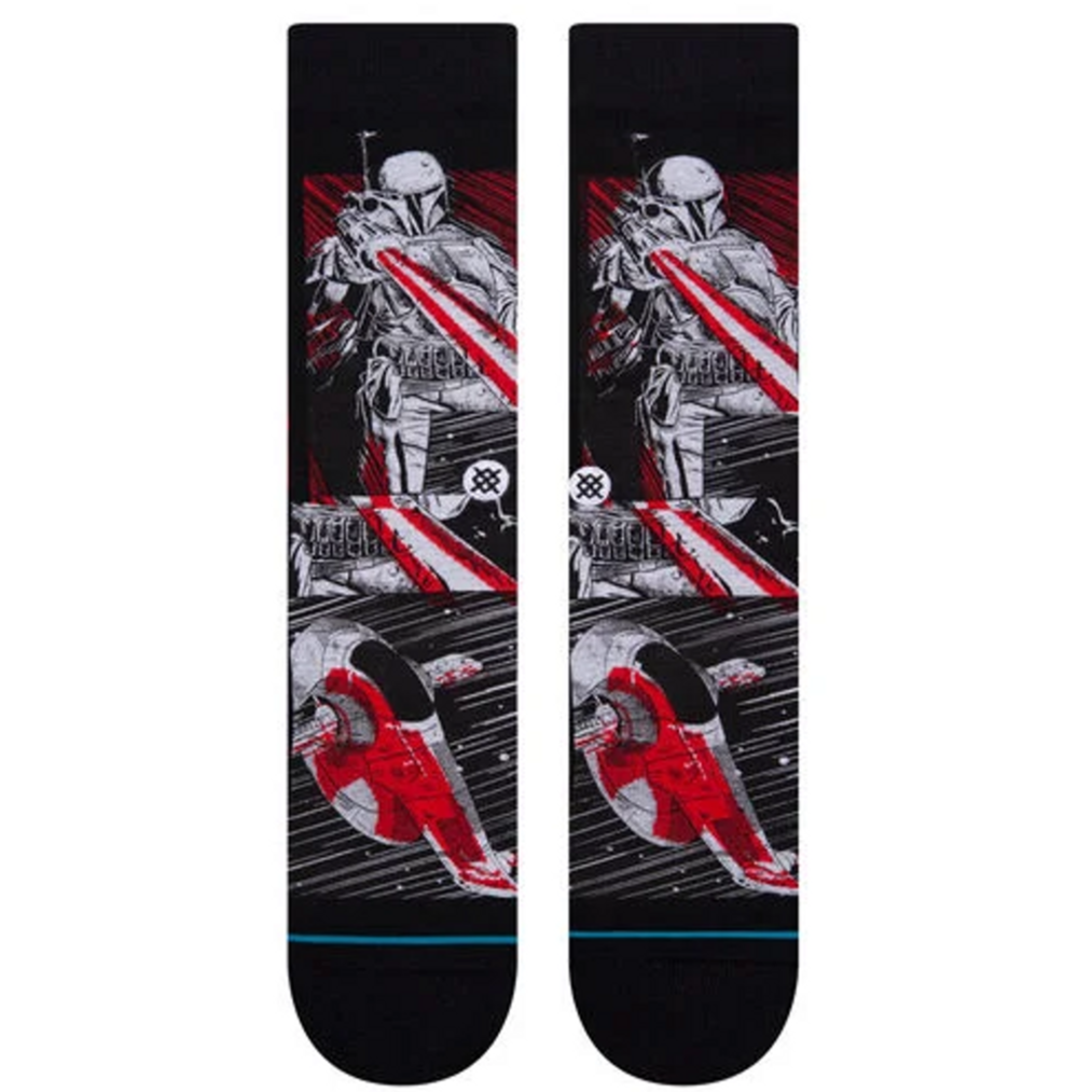 MANGA BOBA CREW C SOCK 2022 - A pair of crew socks featuring a black-and-white manga-style Boba Fett design, with red accents and lines.