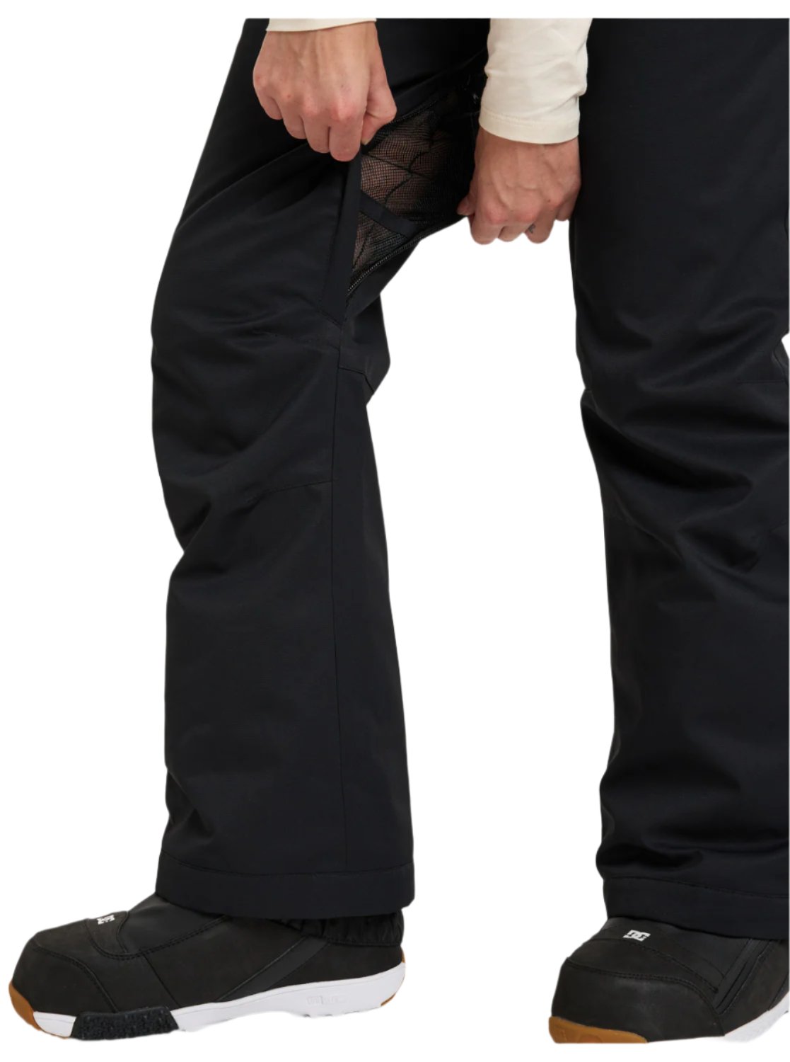 Roxy Women's Diversion Insulated Pant 2025 - Black snow pants with a mesh pattern on the side of the leg.