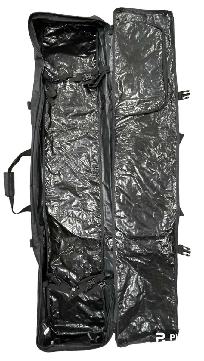 Treviso Snowboard Sleeve 2024 - Black snowboard sleeve with zippered top and handle on side.