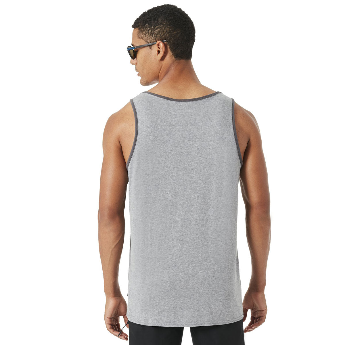 Oakley Men's 50/50 Pocket Tank Top 2018 - A light gray tank top with a crew neck and two side pockets.