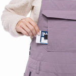 The black 686 bib features an insulated design with a white and gray pattern.