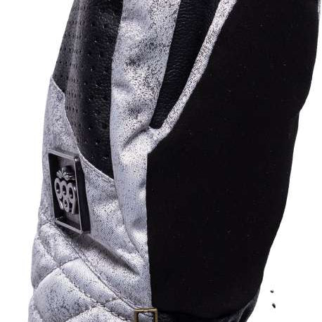 The 686 Ladies Fortune Mitten 2023 has a black and white quilted pattern on an off-white background.