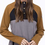 The 686 Ladies Hemlock Fleece Hoodie 2023 is gray with tan sleeves and a hood.