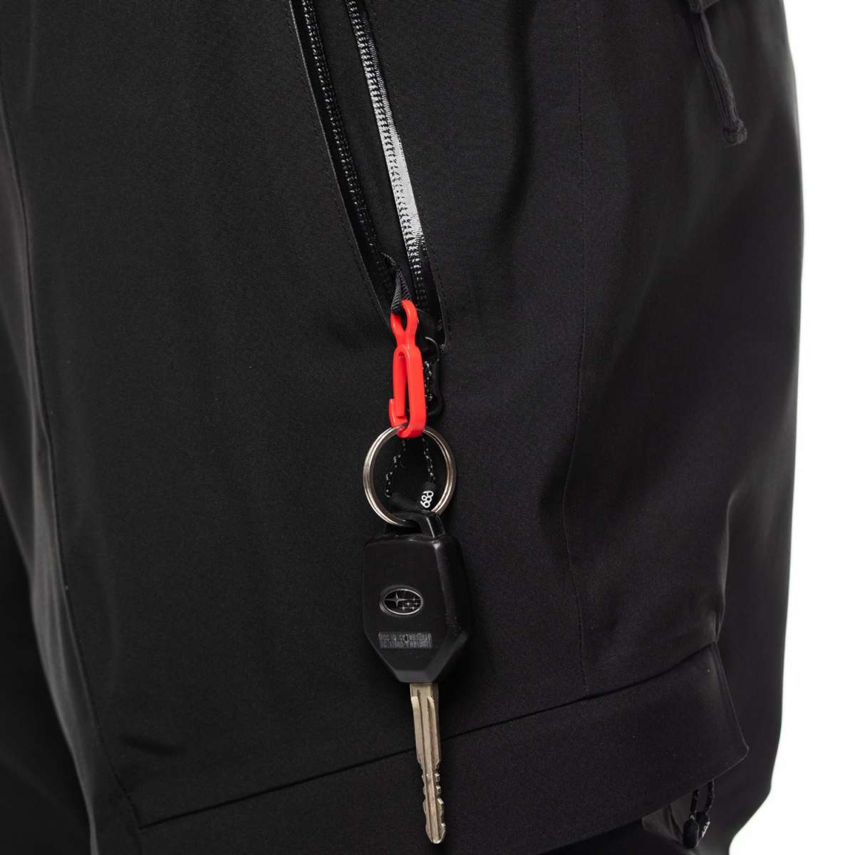The 686 Quantum Thermagraph Pant 2024 features a black color with a zippered front view.