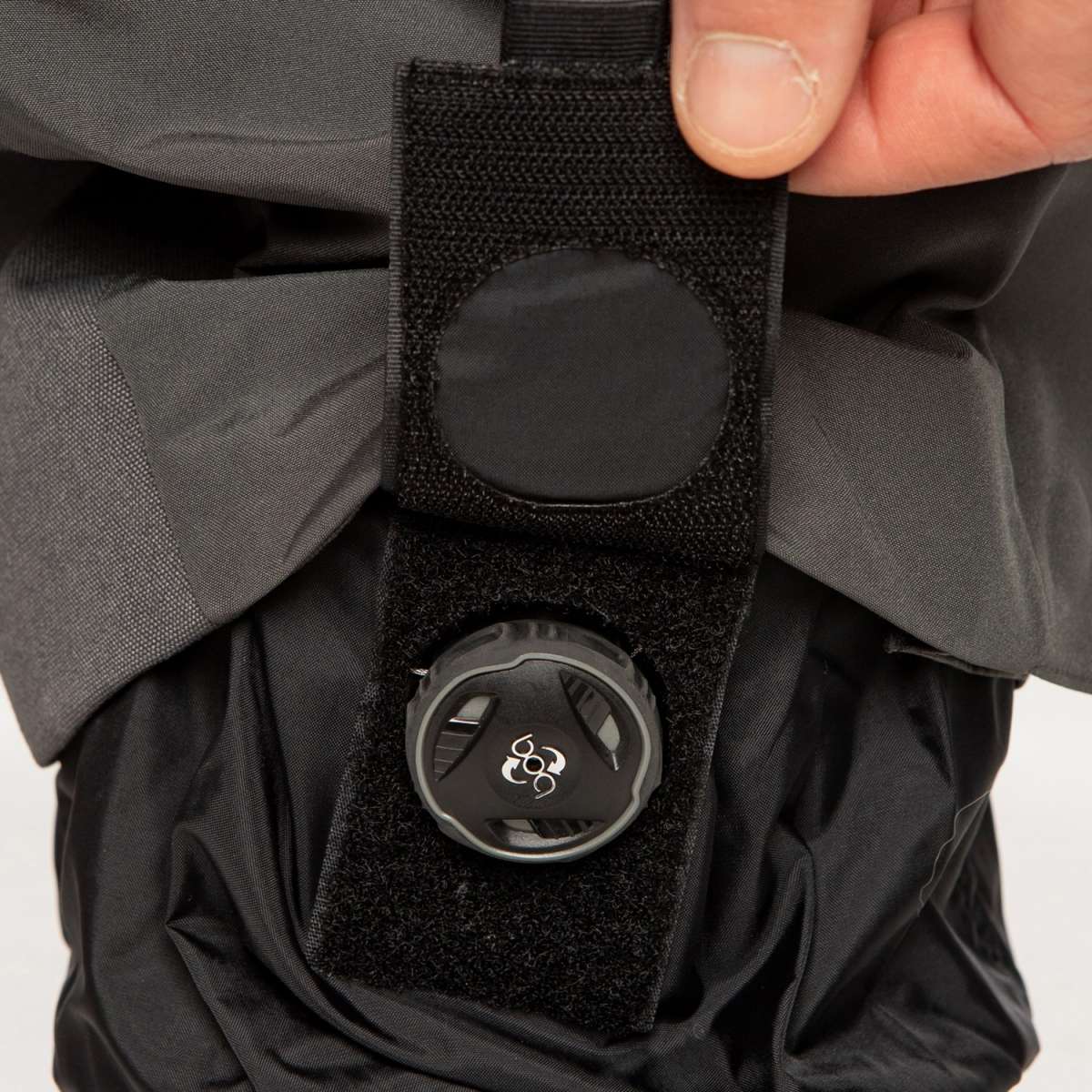 The 686 Quantum Thermagraph Pant 2024 is black with gray accents and has an insulated hood.