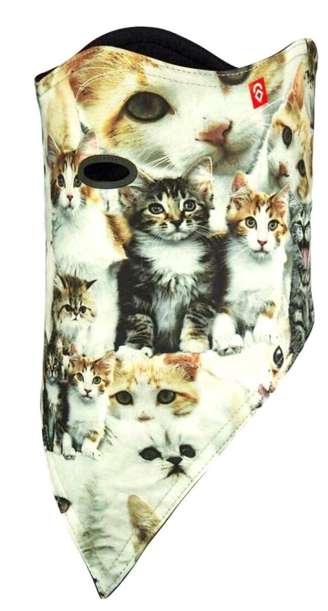 FACEMASK STANDARD 10K SS 12W - A black facemask with a white logo on the left side and a red tag on the right side.