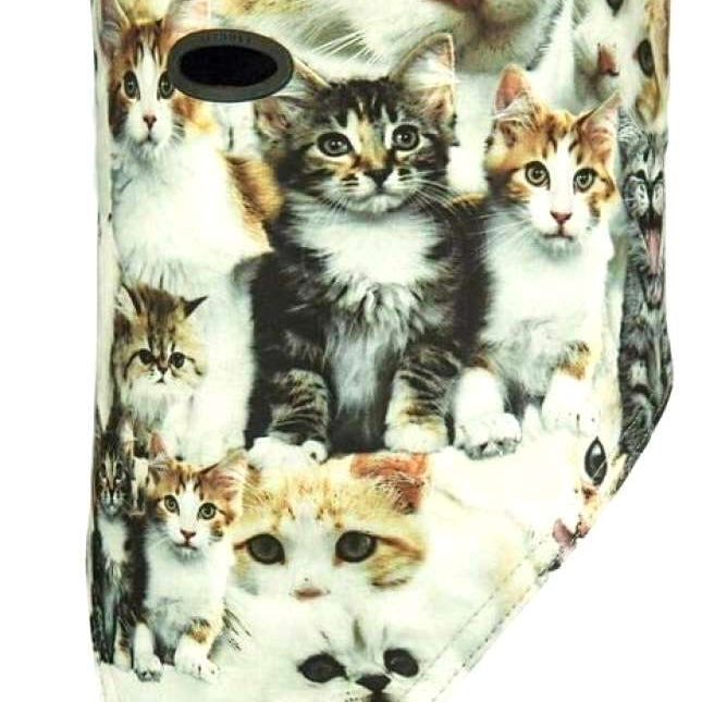 FACEMASK STANDARD 10K SS 12W - A black facemask with a white logo on the left side and a red tag on the right side.