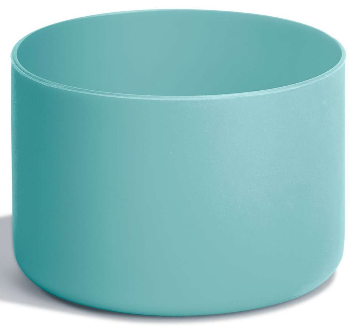 Hydro Flask Small Flex Bottle Boot - A small, insulated water bottle with a flexible material body and a screw-on lid, featuring a sleek design in black color.