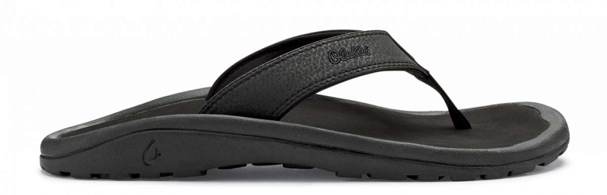 Olukai Ohana Sandals 2022 - A pair of black sandals with a strap and toe post, featuring a logo on the side.