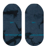 Stance Turbid No Show Socks 2023 - A pair of dark gray no-show socks with a subtle marbled pattern and a thin turquoise stripe at the top.