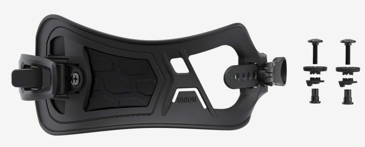 Union Forma Lab Ankle Strap - Black ankle strap with a metal buckle and two plastic clips on either side of the strap.