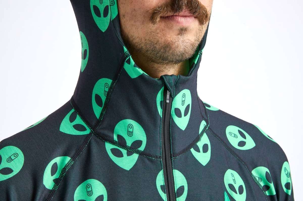 Airblaster Classic Ninja Suit 2022 - Black ninja suit with green alien heads all over.