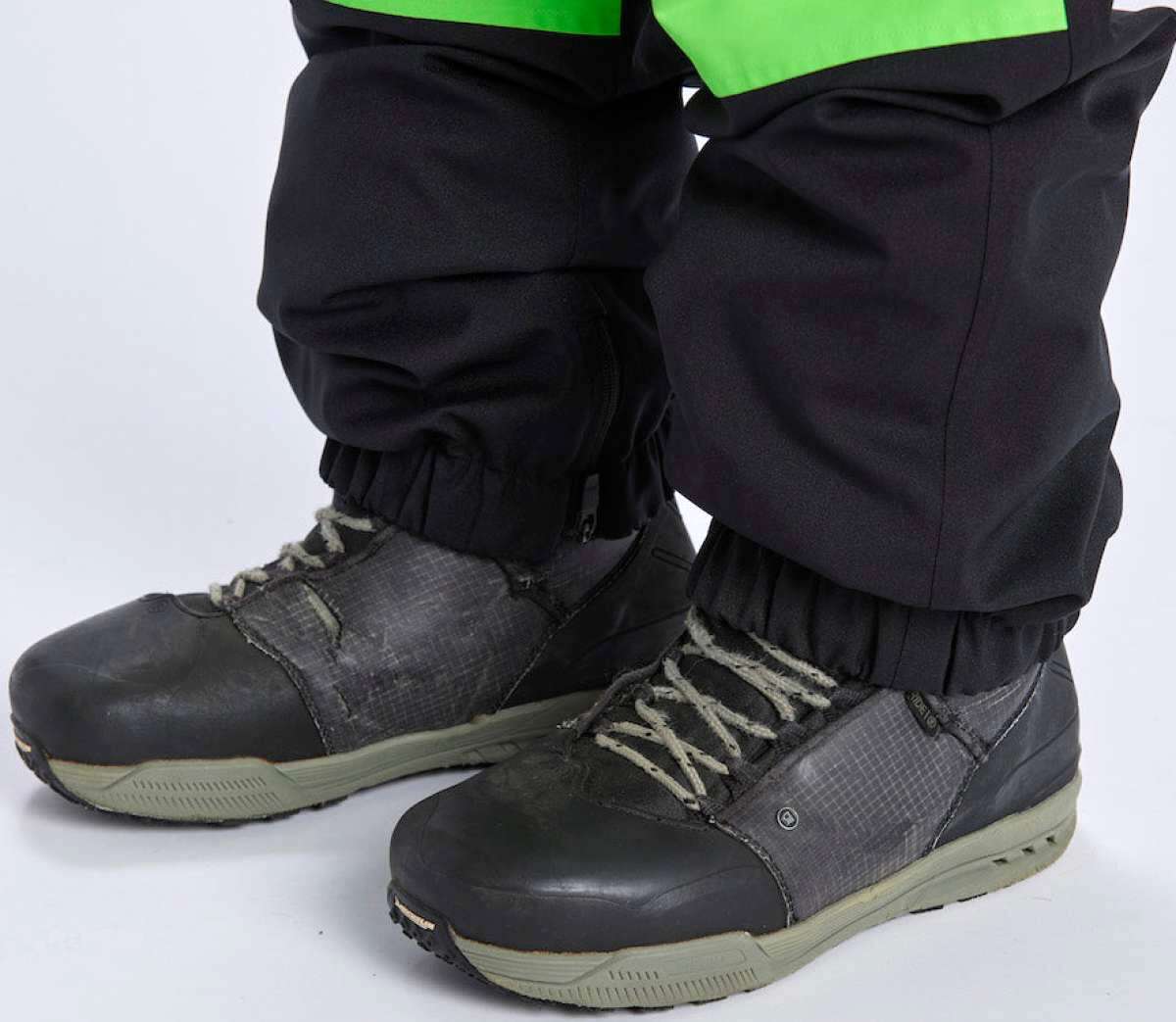 Airblaster Max Elastic Shell Boss Pant 2024 - Black snow pants with a textured pattern on the side of the leg.
