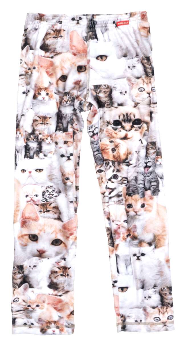 Airhole Junior Milk Fleece Thermal Set 2024 - A white fleece set with a repeating pattern of orange and grey cats in various poses.