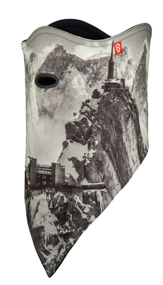 FACEMASK STANDARD 10K SS 12W - A black facemask with a white logo on the front.