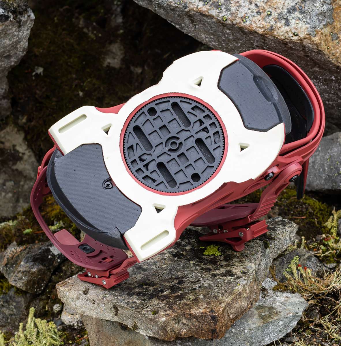 Arbor Women's Sequioa Snowboard Bindings - A pair of snowboard bindings with a black base and white trim, featuring a circular logo on the top plate.