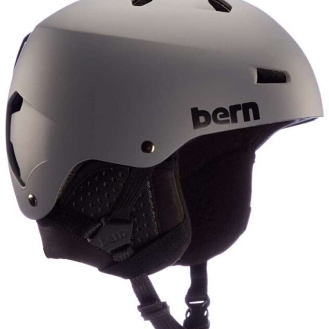 Bern Macon Classic Helmet 2023 - Matte black helmet with a sleek, aerodynamic design and ventilation system visible on top.